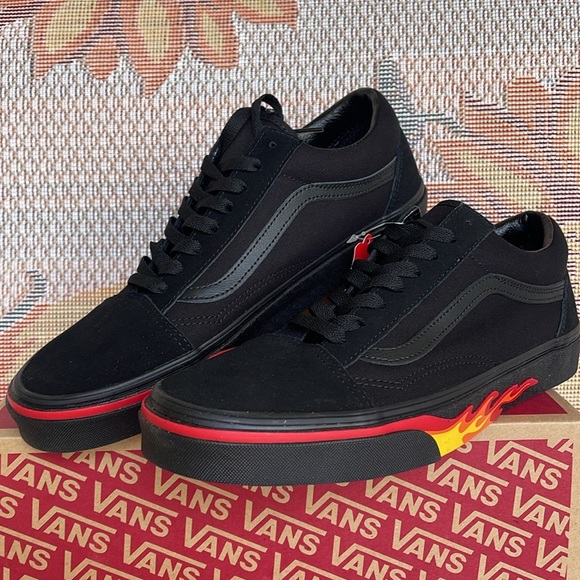 Vans Men’s Old Skool
(Flame Wall) Black/Black
VN0A38G1Q8Q
Sneakers - Picture 9 of 16